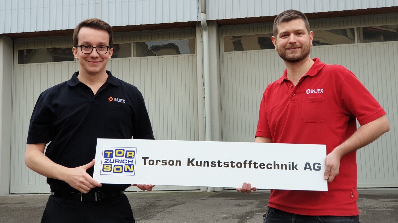 With their start-up Injex AG, Oliver Schlatter (left) and Tobias Ammann (right) took over Torson Kunststofftechnik AG in 2021, just one year after they met its owners at the 2020 Swiss Plastics Expo.