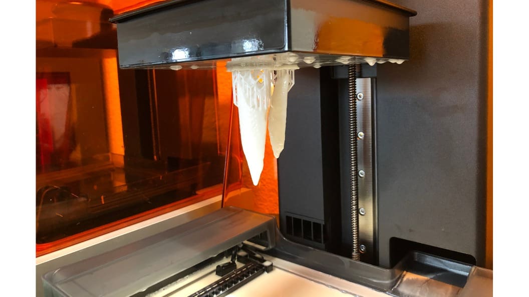 3D-Druck Replika wird mittels SLA Technologie auf einem Formlabs Form 3 gedruckt